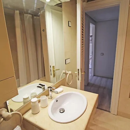 Castle Views. Terrace. Design Style. Ac. Wifi. Refurbished. Supercentric. *