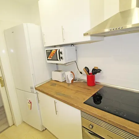 Castle Views. Terrace. Design Style. Ac. Wifi. Refurbished. Supercentric. Apartment