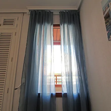Apartment Castle Views. Terrace. Design Style. Ac. Wifi. Refurbished. Supercentric. *
