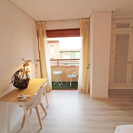 Castle Views. Terrace. Design Style. Ac. Wifi. Refurbished. Supercentric. Apartamento